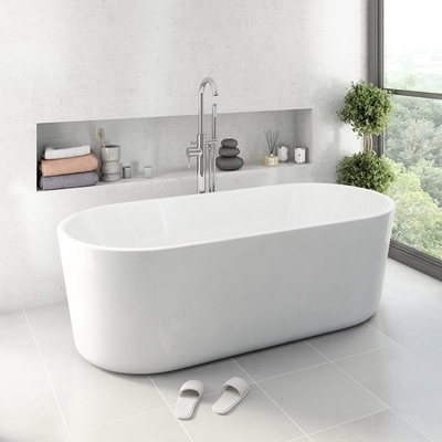 Frische reine Acrylfolie, ovale Form, frei stehende Badewanne mit zentraler Abflussplatzierung