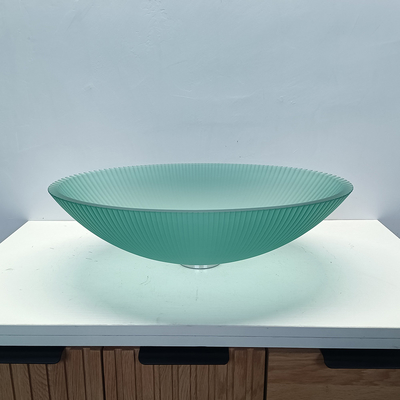 Glaswaschbecken mit zentralem Abfluss